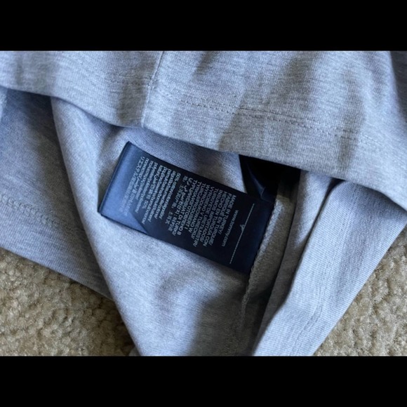 Tommy Hilfiger Short Sleeve Grey Badge Tee XS NWT - Picture 7 of 10